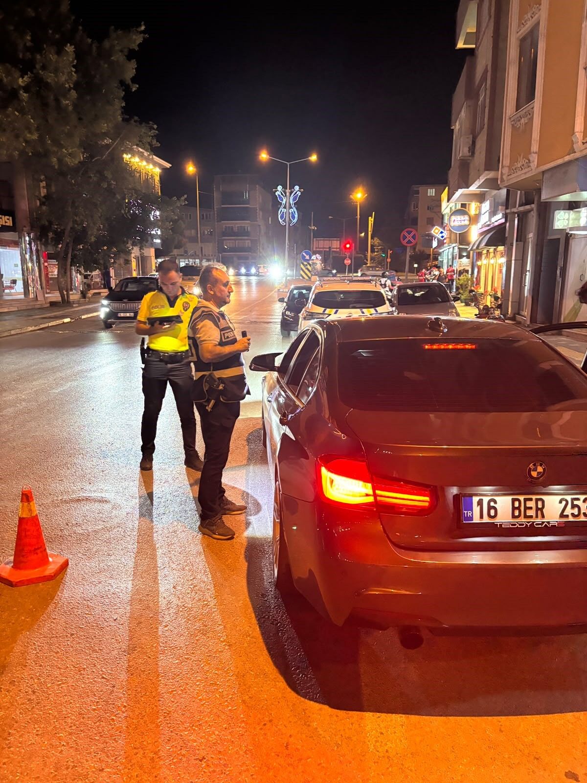 Bursa'da Geniş Çaplı Huzur Uygulaması! 920 Kişi Sorgulandı, Aranan 1 Kişi Yakalandı (1)