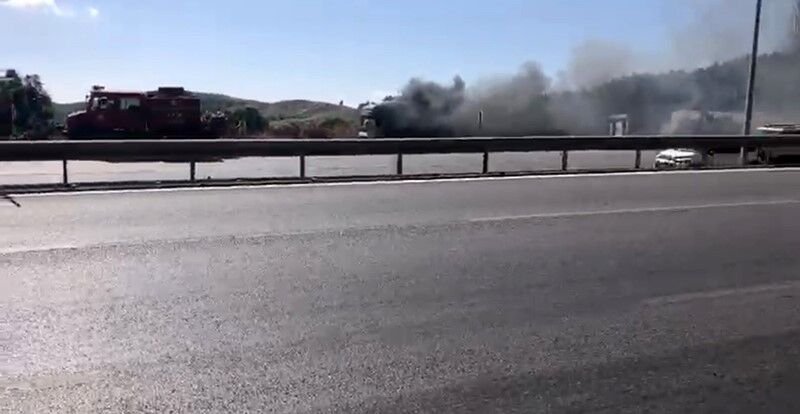 Bursa'da Seyir Halindeki Tır Alev Topuna Döndü (3)