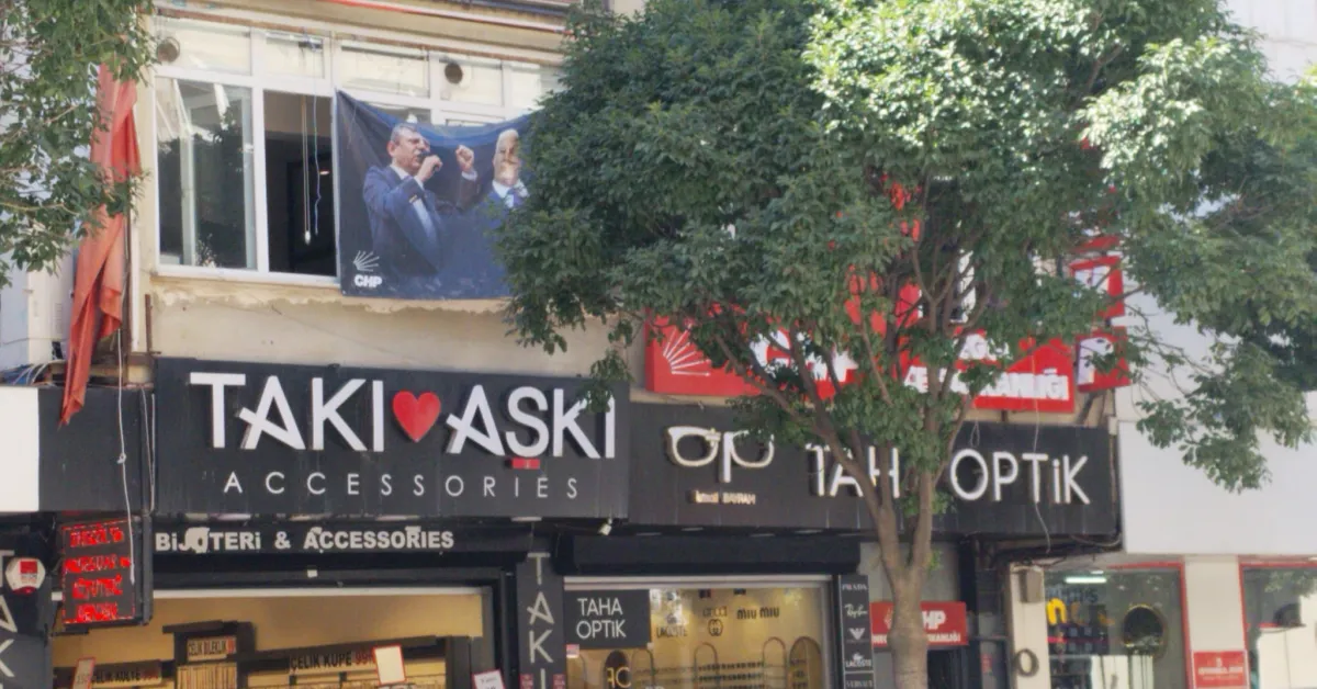 Chp İnegöl İlçe Binasında Dikkat Çeken Pankart (1)