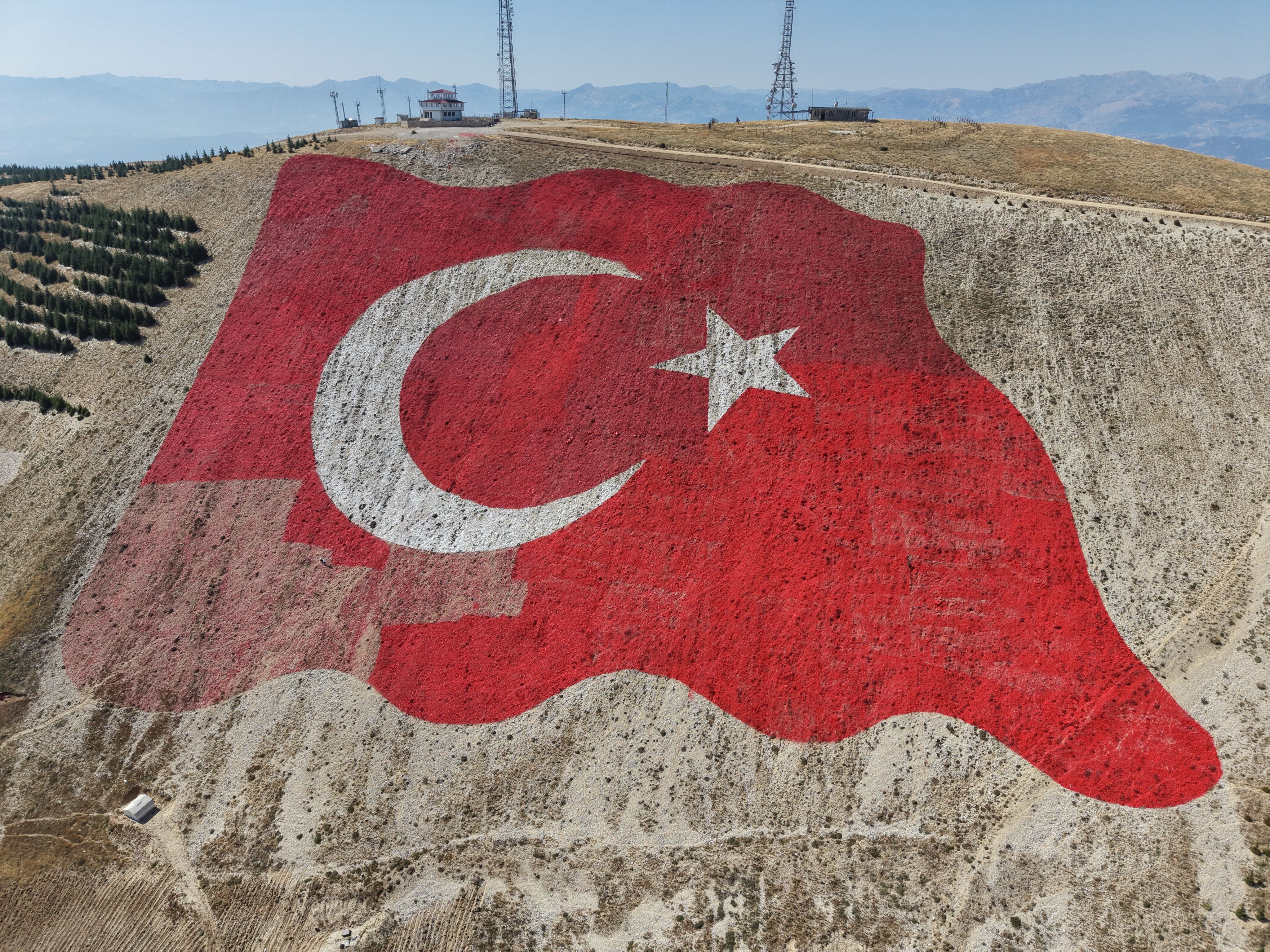 Dünyanın En Büyük Türk Bayrağı Yeniden Eski Görkemine Kavuştu (2)