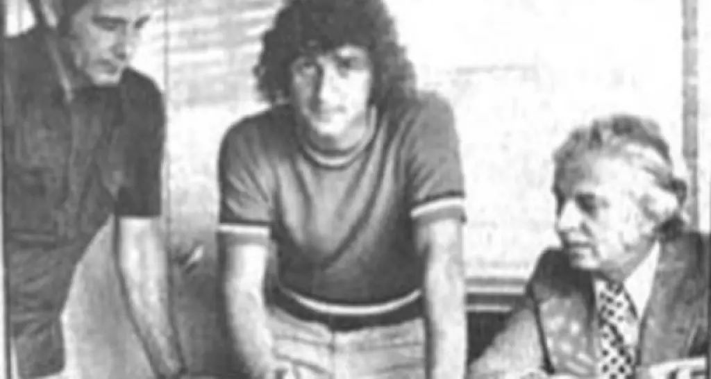 Galatasaray, Fatih Terim’in Futbolcu Olarak Sarı Kırmızılı Kulübe Ilk Imzasını Attığı Günün 52. Yıl Dönümünde Özel Bir Paylaşım Yaptı. (3)