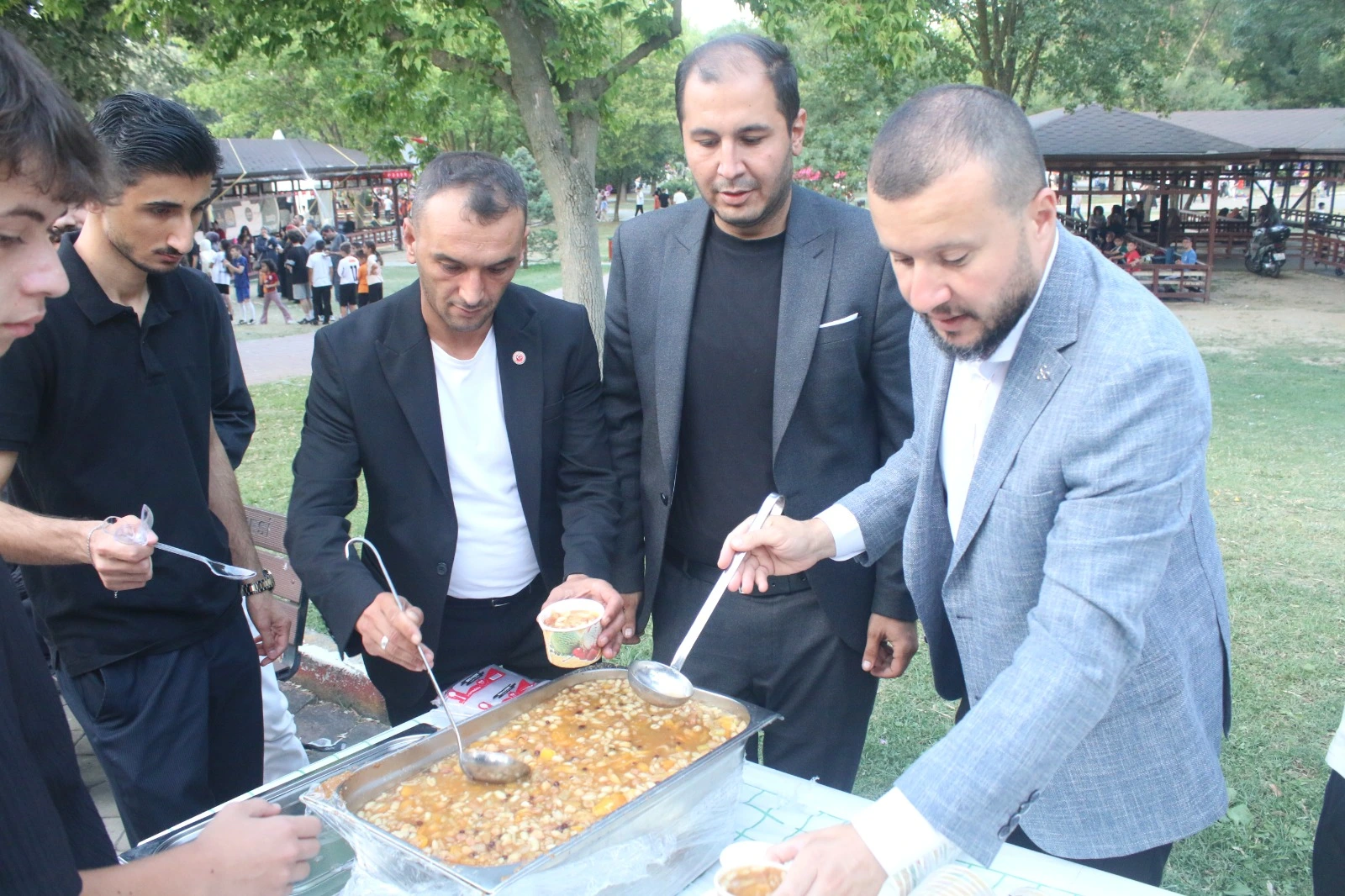 Genç Gazete 39. İnegöl Kültür Sanat Festivali’nde Aşure Bereketi (2)