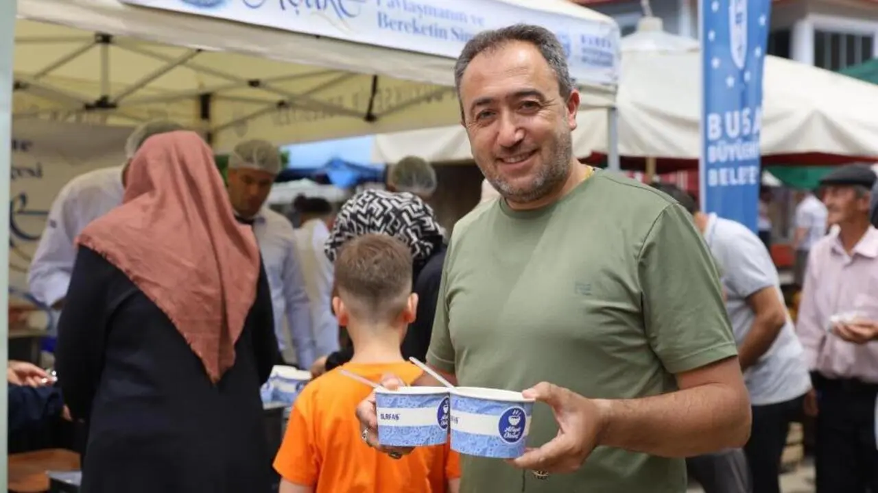 Genç Gazete Aşurenin Bereketi Keles’te Vatandaşlarla Paylaşıldı