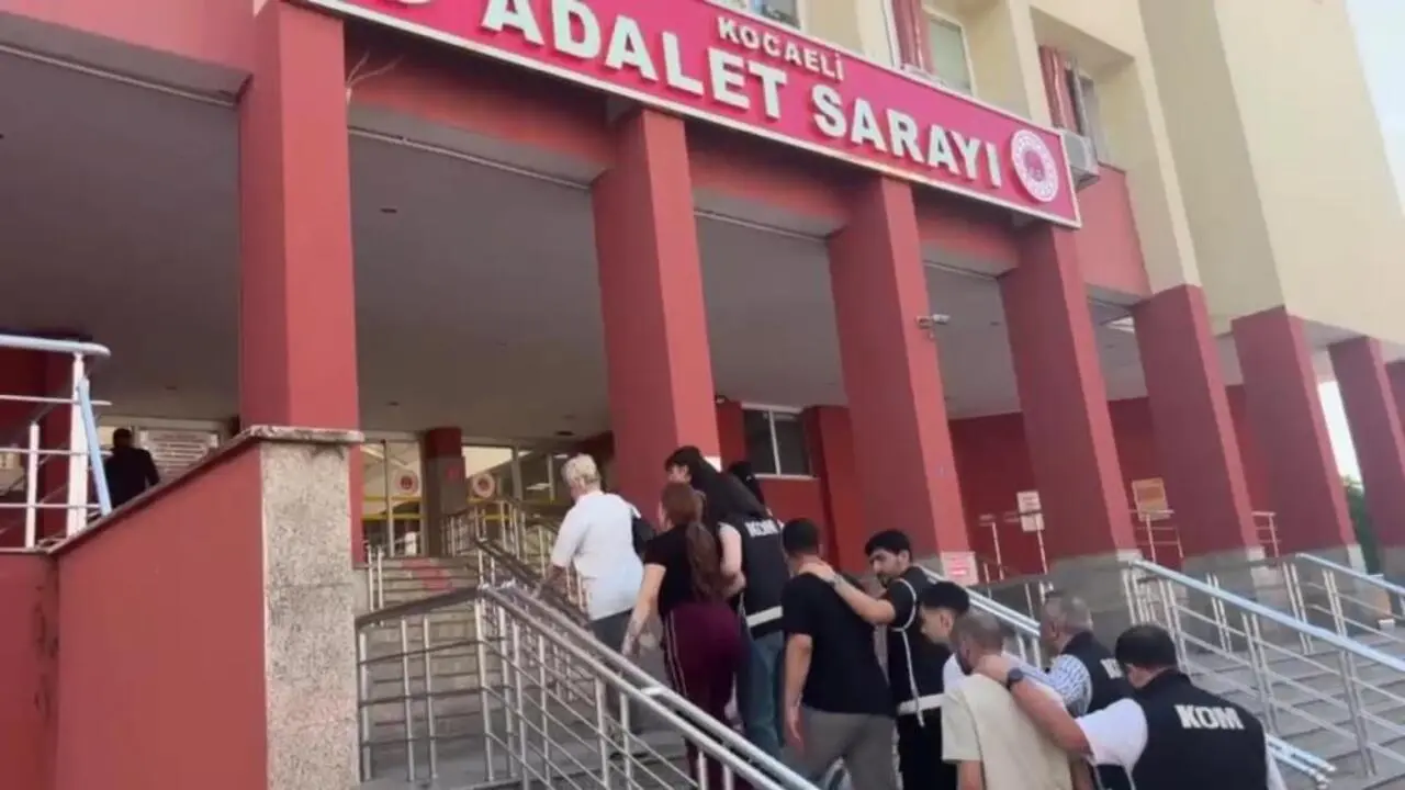 Genç Gazete Banka Görevlisi Yalanıyla 248 Kişiyi 8 Milyon Tl Dolandırdılar 1
