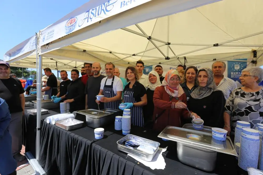 Genç Gazete Bursa Büyükşehir’in Aşure İkramı Mudanya’da Devam Etti 2