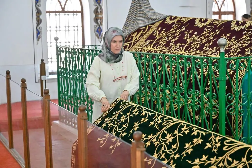 Genç Gazete Bursa’daki Osmanlı Türbelerinde Sanduka Puşideleri Yenilendi 1