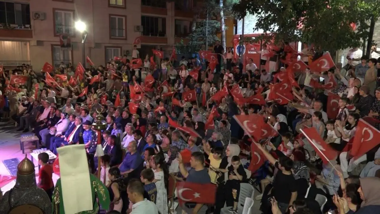Genç Gazete Gürsu’da 15 Temmuz Gecesi Fotoğraflarla Yeniden Hatırlandı 2