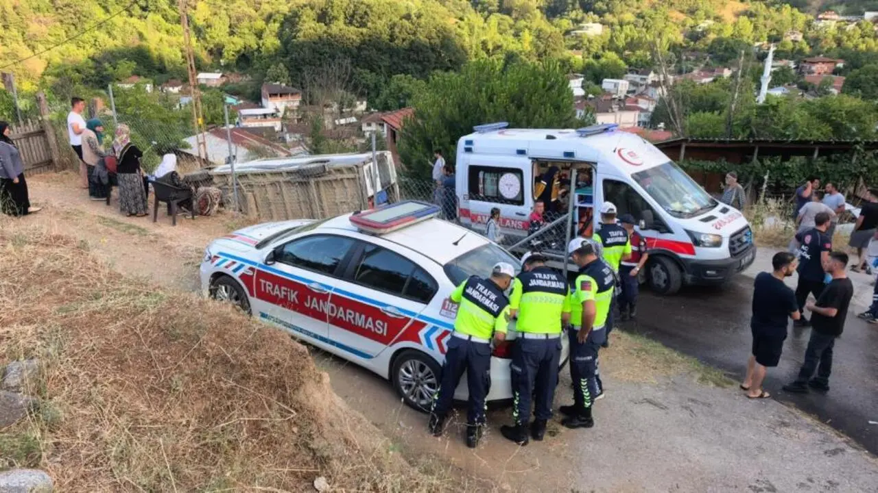 Genç Gazete İnegöl’de İşçileri Taşıyan Minibüs Devrildi Çok Sayıda Yaralı Var 1