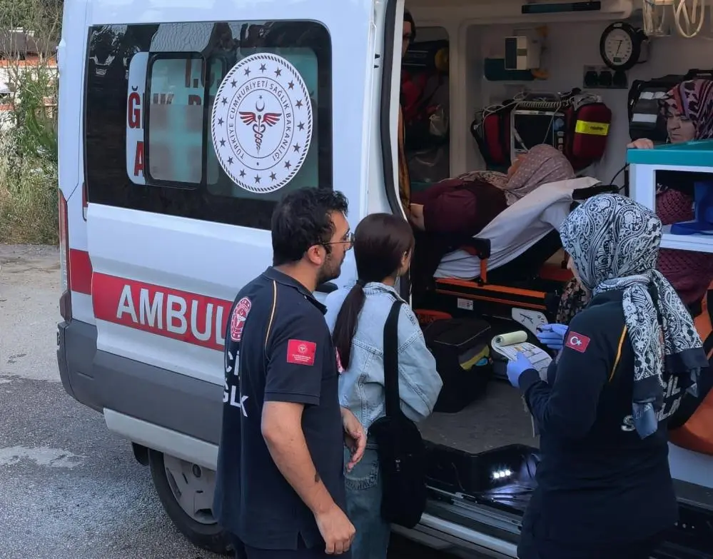 Genç Gazete İnegöl’de İşçileri Taşıyan Minibüs Devrildi Çok Sayıda Yaralı Var