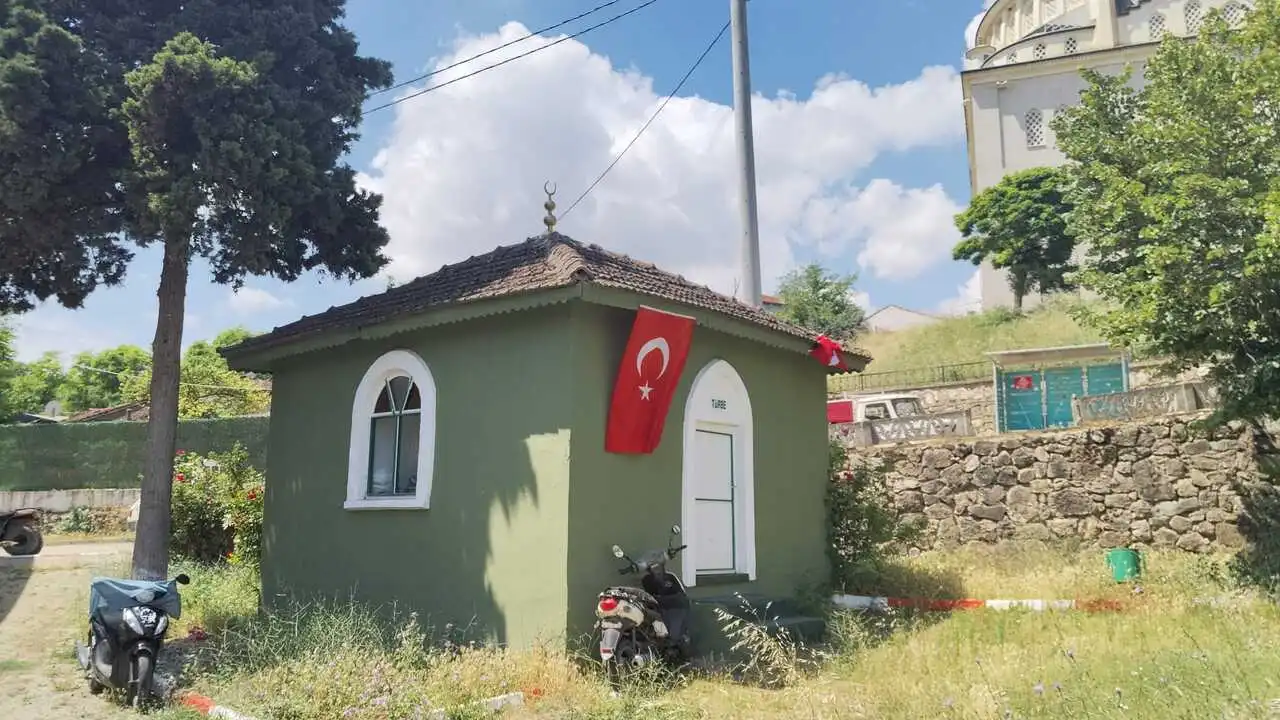 Genç Gazete İnegöl'de Ki O Türbe Ziyaretçilerini Ağırlıyor 1