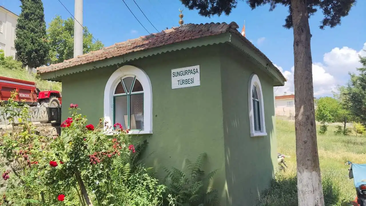 Genç Gazete İnegöl'de Ki O Türbe Ziyaretçilerini Ağırlıyor