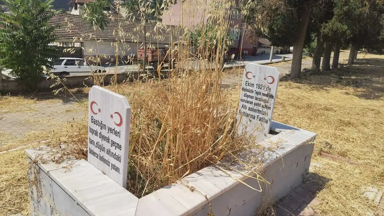 Genç Gazete İnegöl’de Şehit Mezarındaki Bakımsızlık Tepki Çekti-1