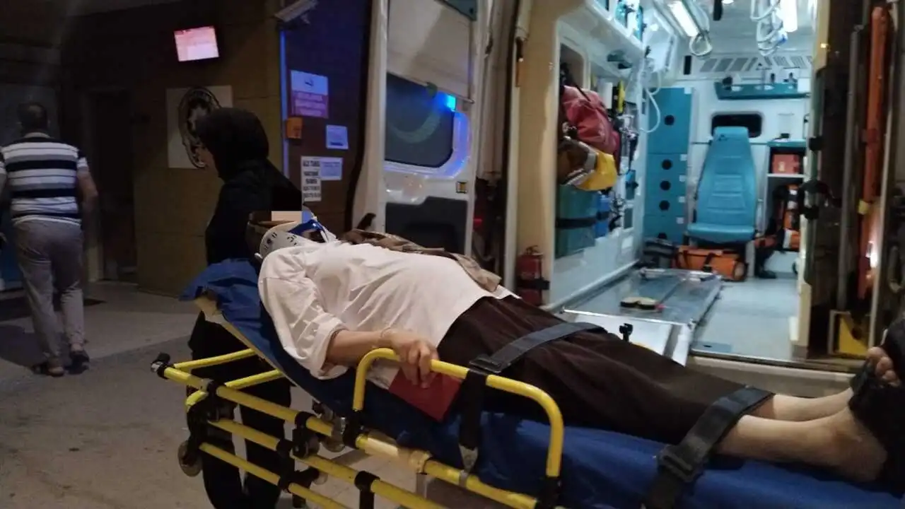 Genç Gazete İnegöl'de Zincirleme Kaza İki Otomobil Ile Motosiklet Çarpıştı, 3 Yaralı 1