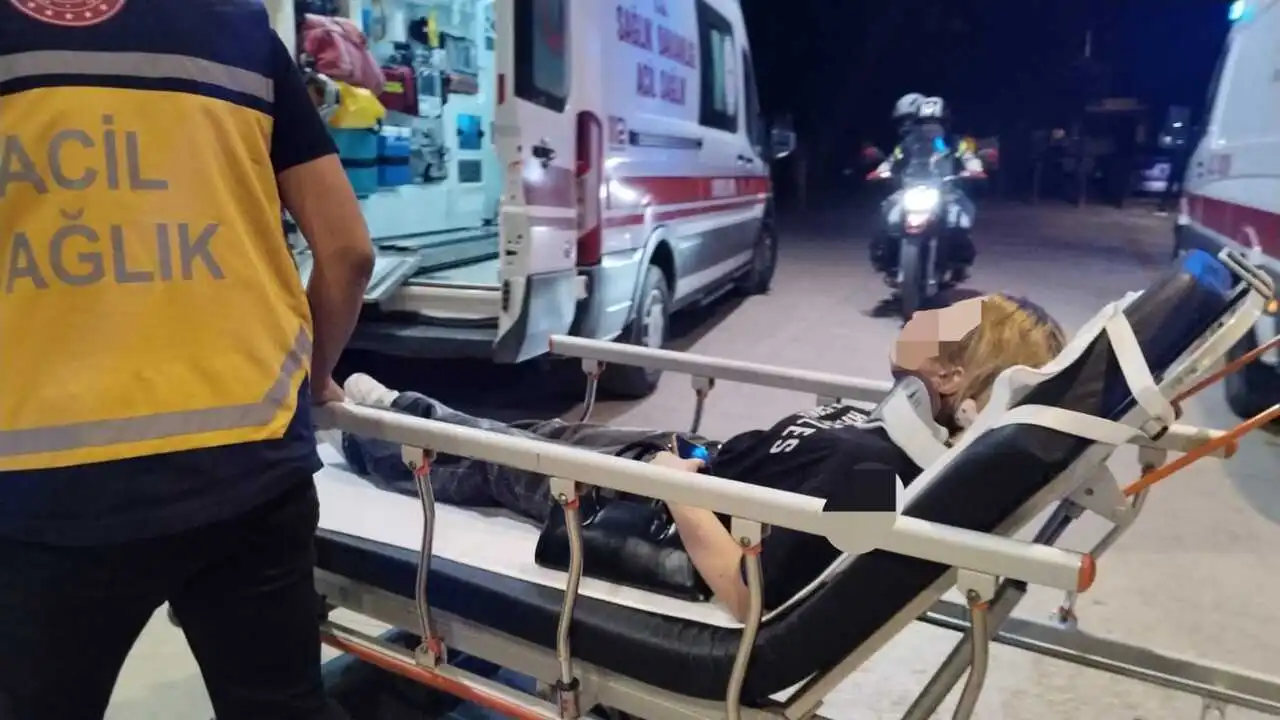 Genç Gazete İnegöl'de Zincirleme Kaza İki Otomobil Ile Motosiklet Çarpıştı, 3 Yaralı
