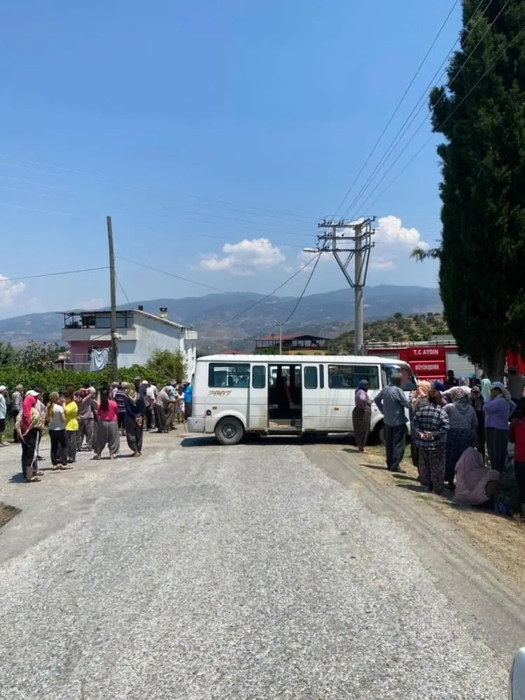 Genç Gazete İşçi Servisi Ile Otomobil Çarpıştı 3 Kişi Yaralandı 1