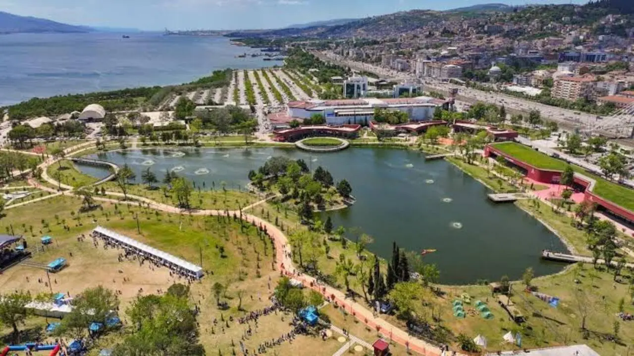 Genç Gazete İzmi̇t Evli̇li̇k Tekli̇fi̇ İzmit'te Evlenme Teklifi İçin En Romantik Yerler