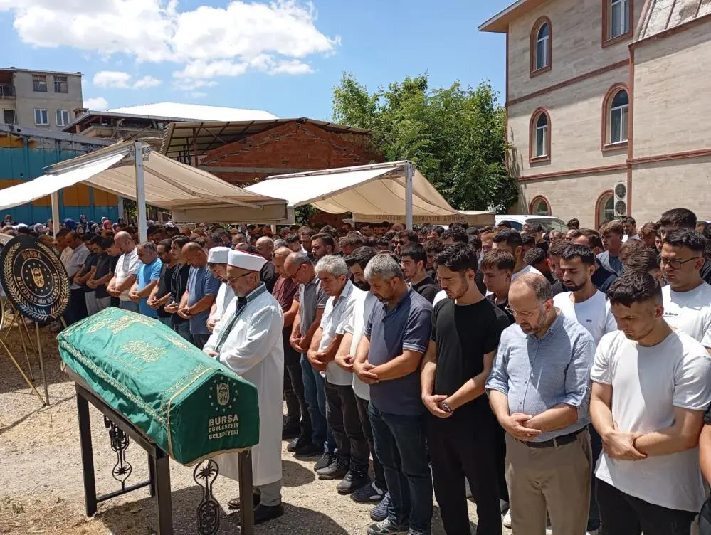 Genç Gazete İznik Gölü’nde Yaşamını Yitiren 21 Yaşındaki Genç Son Yolculuğuna Uğurlandı 1