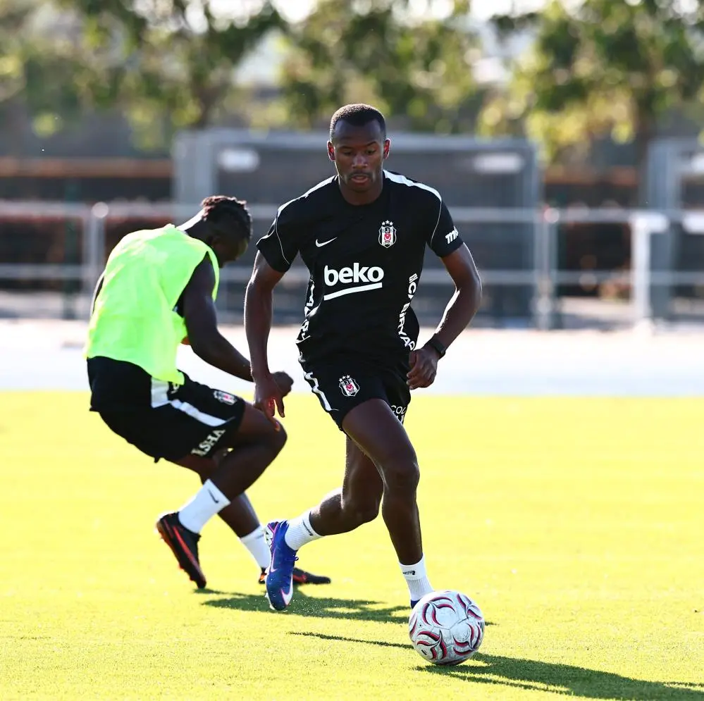 Genç Gazete Kassoum Ouattara Beşiktaş’la İlk Antrenmanına Çıktı 1