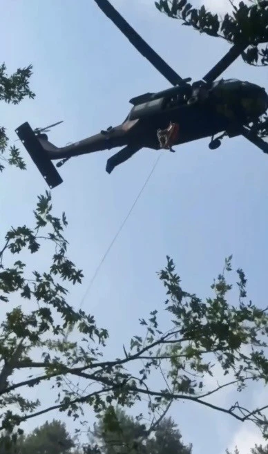 Genç Gazete Kayalıklardan Düşen Doğa Yürüyüşçüsü Helikopterle Kurtarıldı 2
