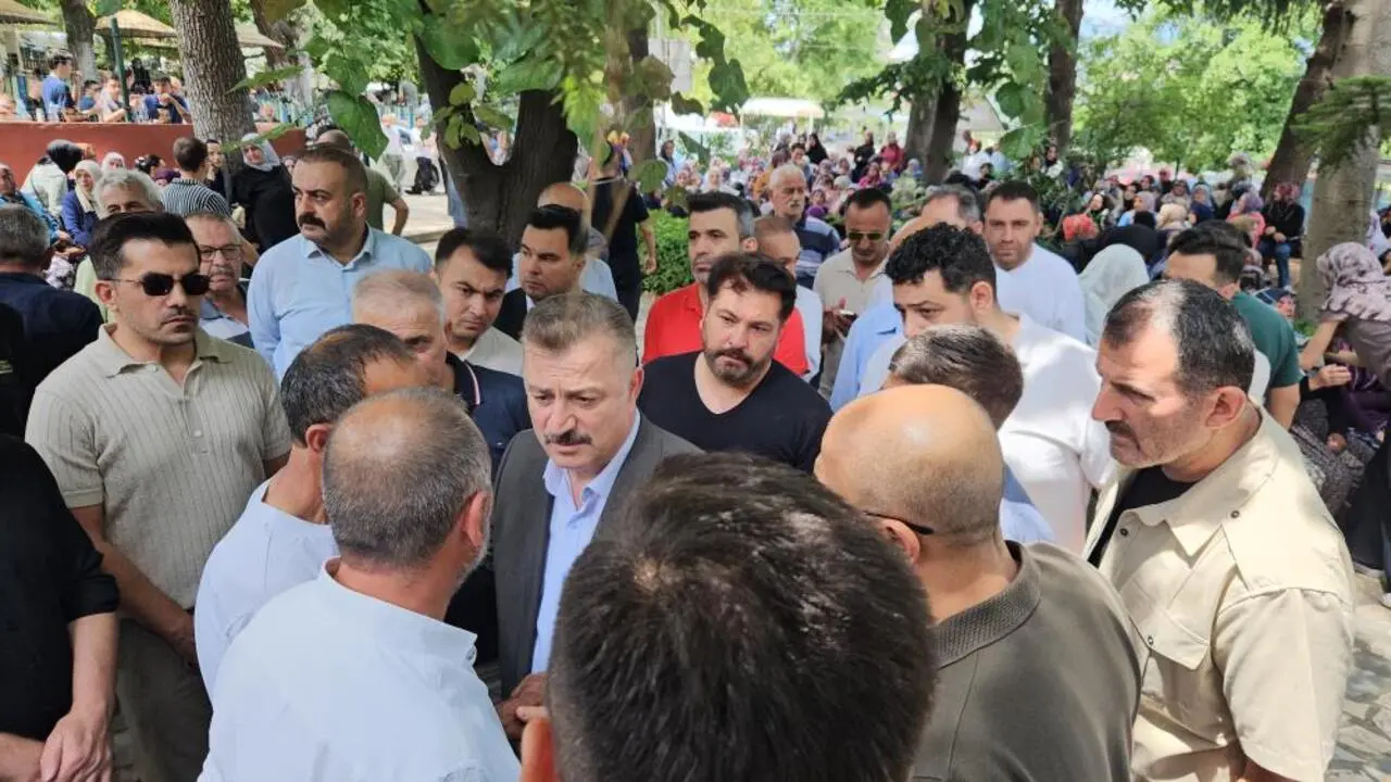 Genç Gazete Yalova’daki Kazada Hayatını Kaybeden Genç Çift Bursa’da Yan Yana Toprağa Verildi 1