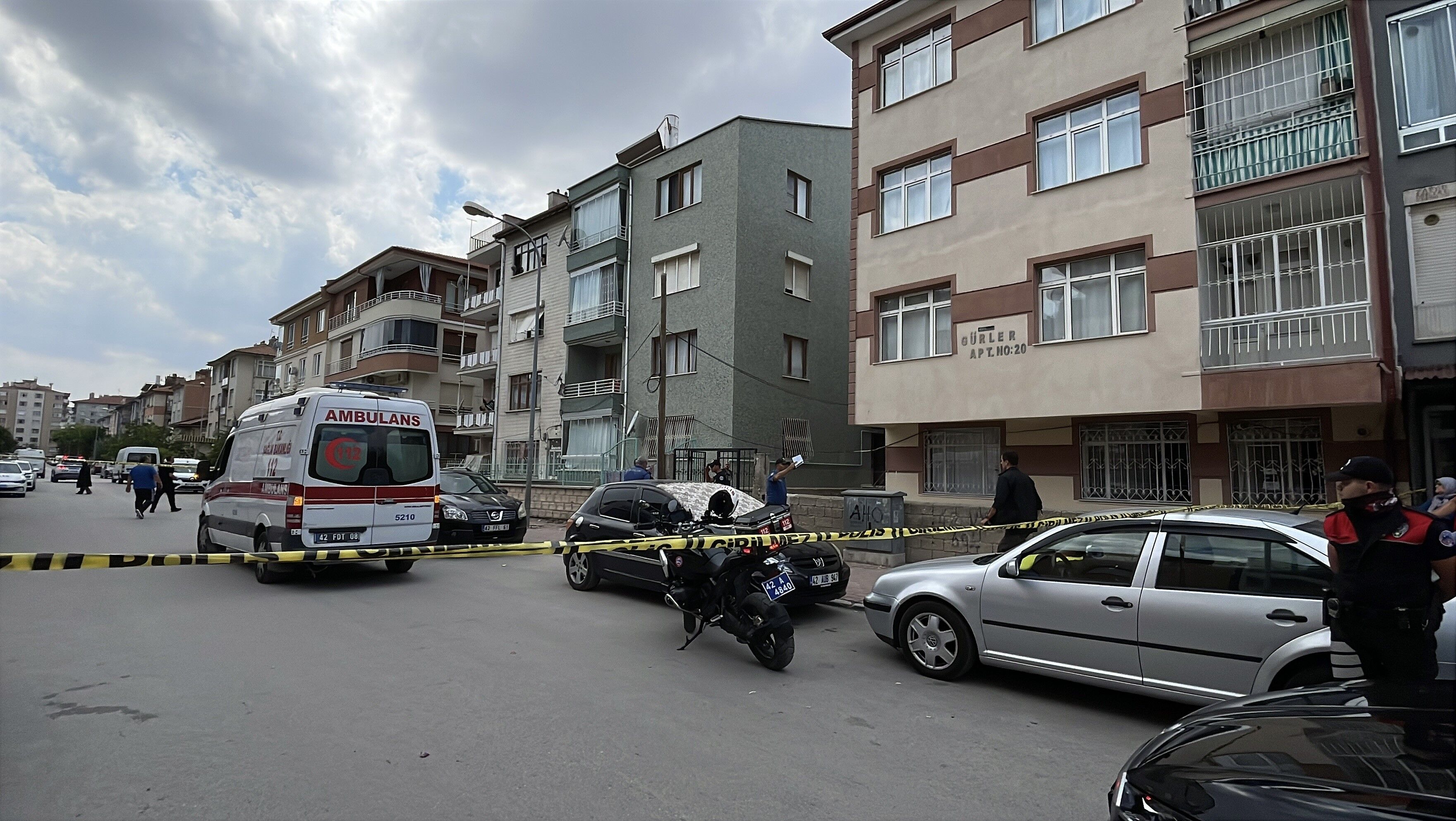 Gözü Dönen Şahıs, Aile Üyelerinin Boğazını Kesti (2)