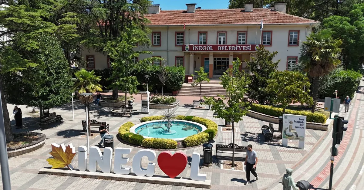 İnegöl Belediyesi’nin Eski Binası Gençlik Merkezi Olacak (1)