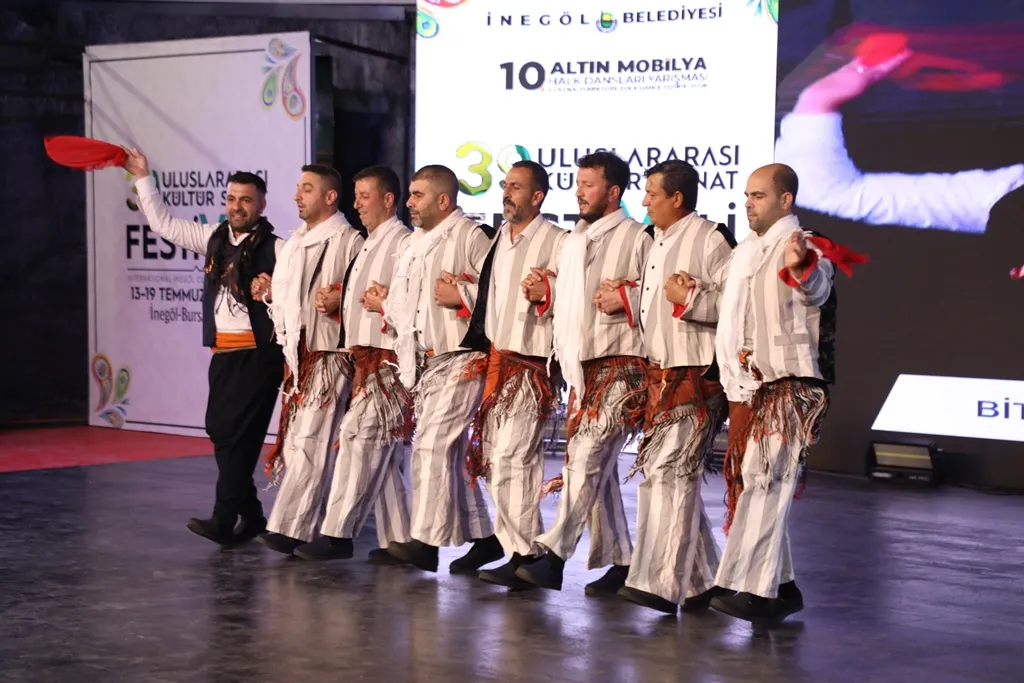 İnegöl Festivalin Ikinci Gününde Kültürlerle Renklendi (11)