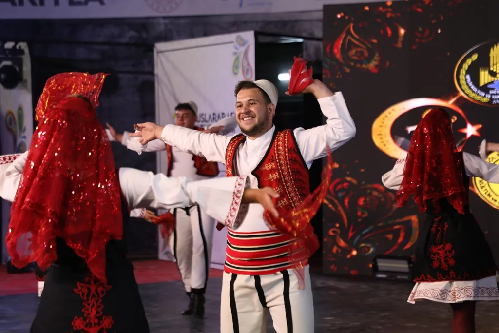 İnegöl Festivalin Ikinci Gününde Kültürlerle Renklendi (14)