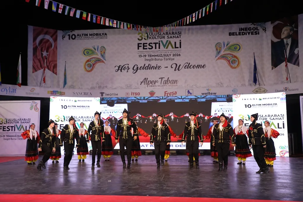 İnegöl Festivalin Ikinci Gününde Kültürlerle Renklendi (15)