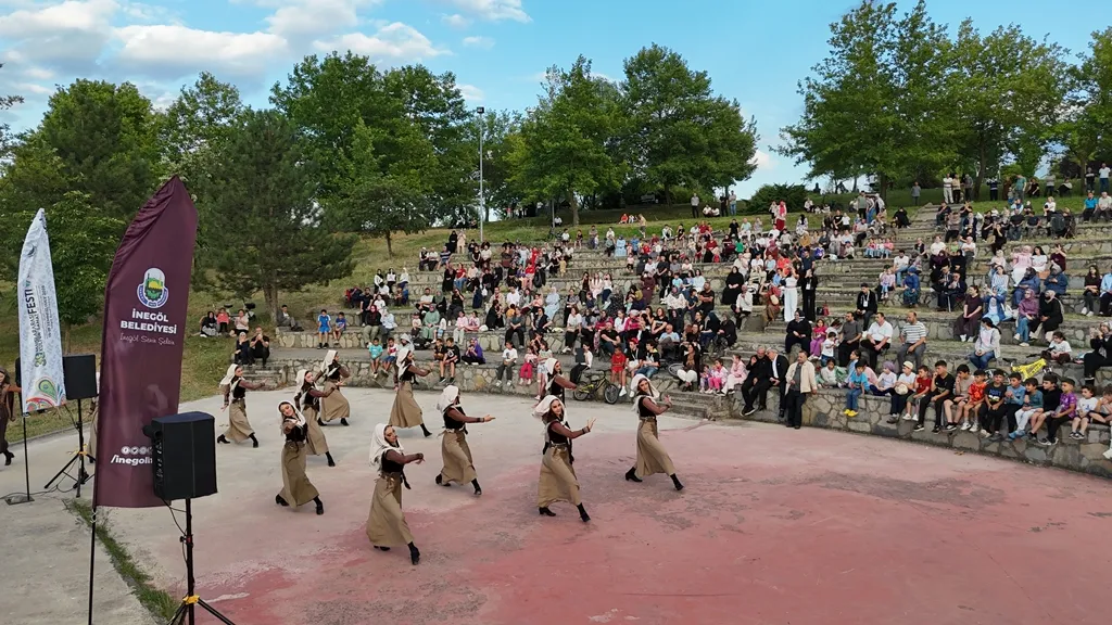 İnegöl Festivalin Ikinci Gününde Kültürlerle Renklendi (2)