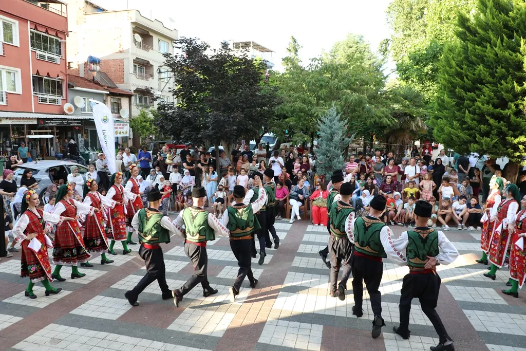 İnegöl Festivalin Ikinci Gününde Kültürlerle Renklendi (4)