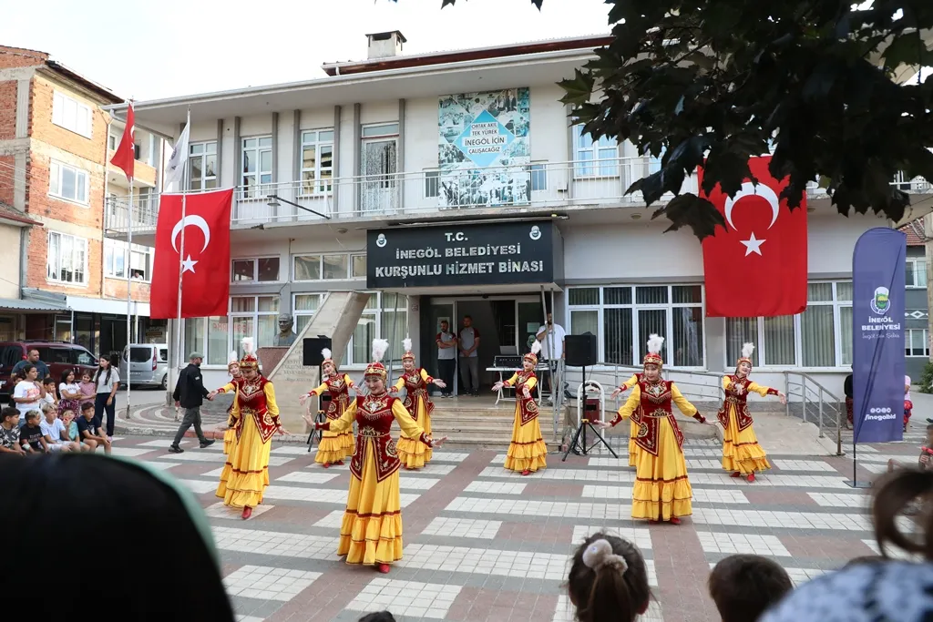 İnegöl Festivalin Ikinci Gününde Kültürlerle Renklendi (5)