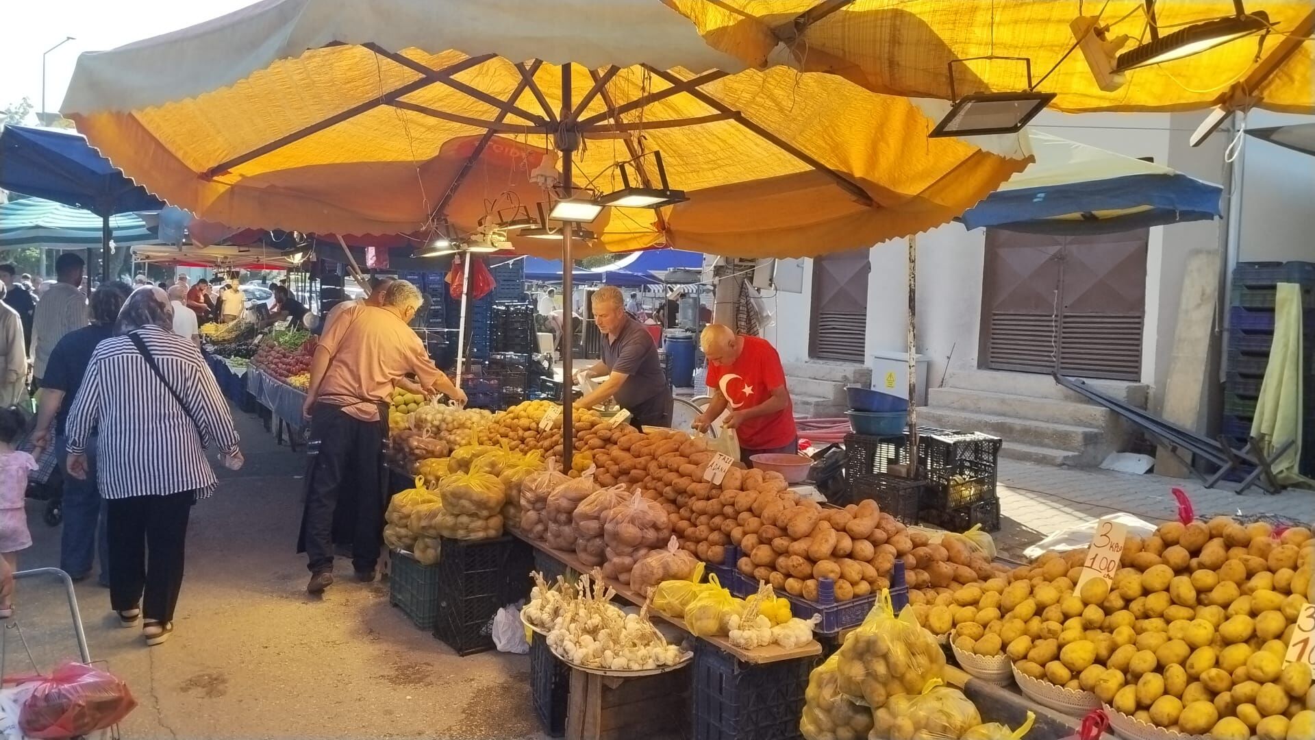 İnegöl Pazarında Güncel Fiyatlar
