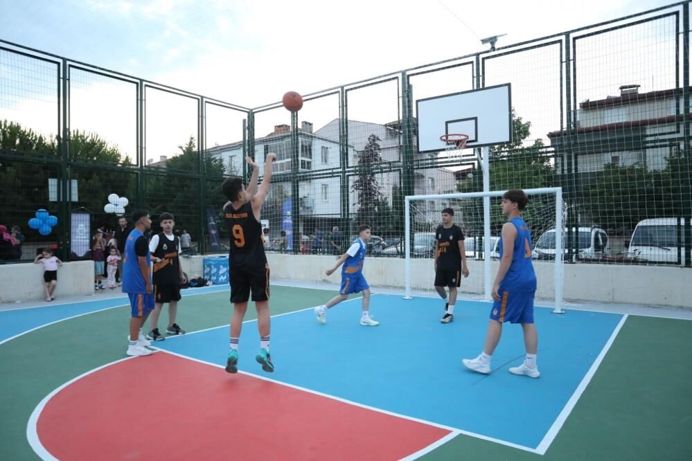 İnegöl Semt Sahası Ve 29 Araçlık Otopark Açıldı! (2)