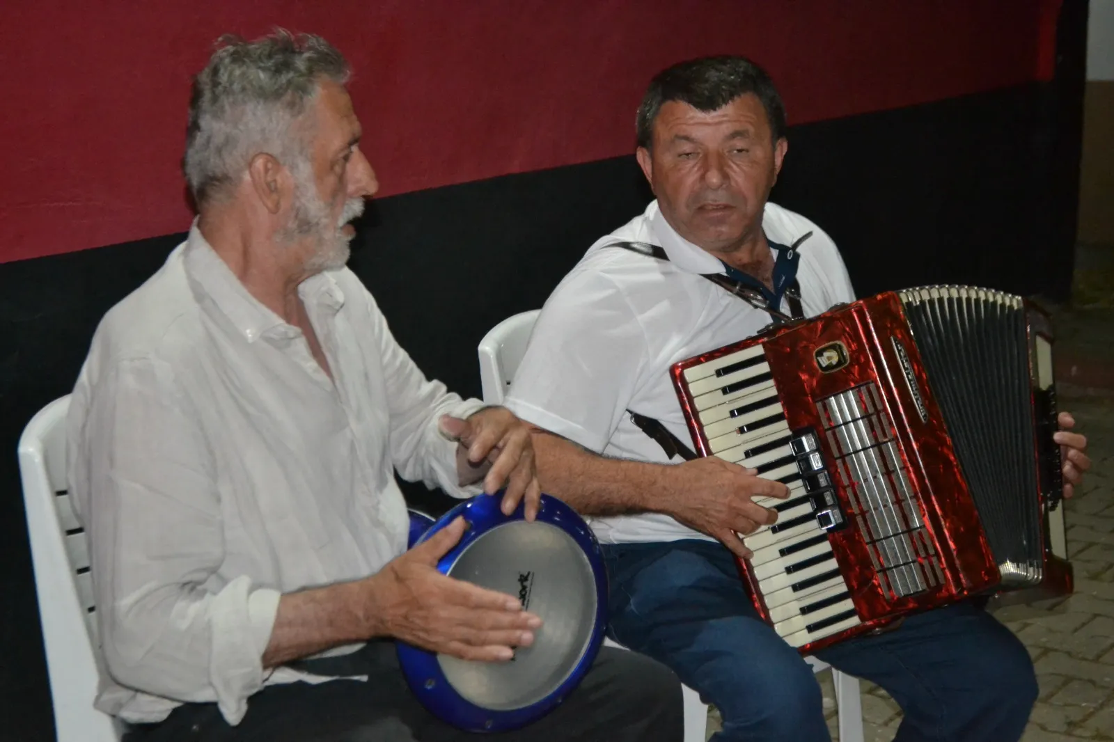 İnegöl’de Akordeonuyla Rumeli Kültürünü Yaşatıyor (2)