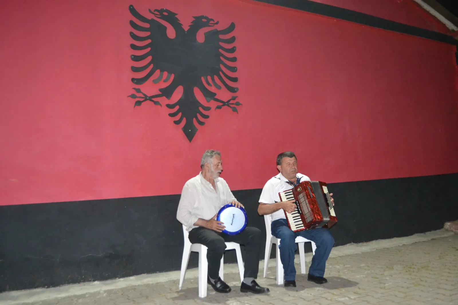 İnegöl’de Akordeonuyla Rumeli Kültürünü Yaşatıyor (3)