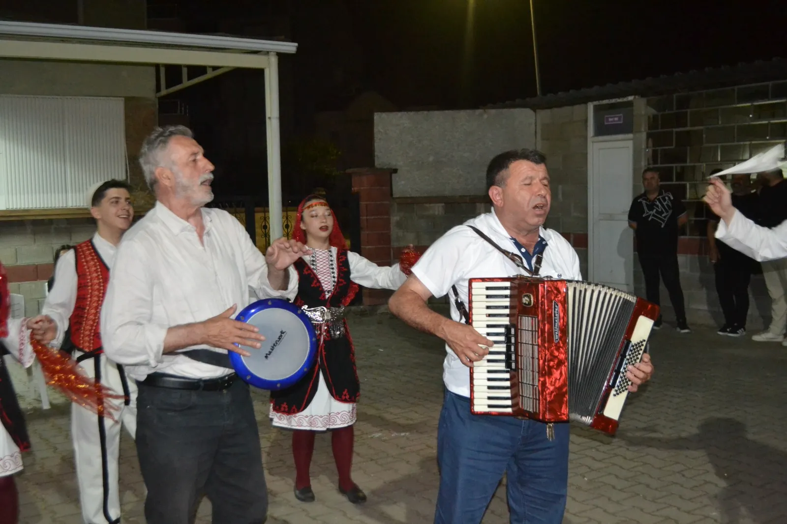 İnegöl’de Akordeonuyla Rumeli Kültürünü Yaşatıyor (5)