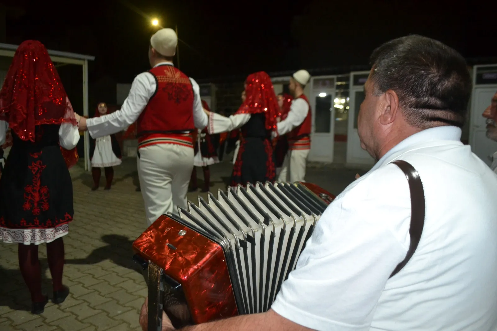 İnegöl’de Akordeonuyla Rumeli Kültürünü Yaşatıyor (9)
