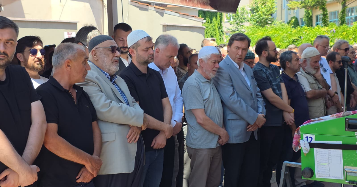 İnegöl’de Görev Yapan Hemşire Sabiha Tuzcuoğlu Son Yolculuğuna Uğurlandı (1)