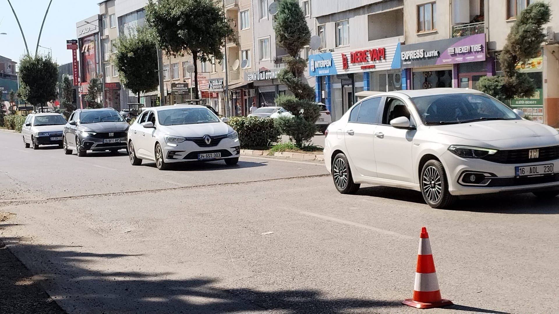 İnegöl'de Kazılıp Onarılmayan Yol Vatandaşı Çileden Çıkardı (1)-1