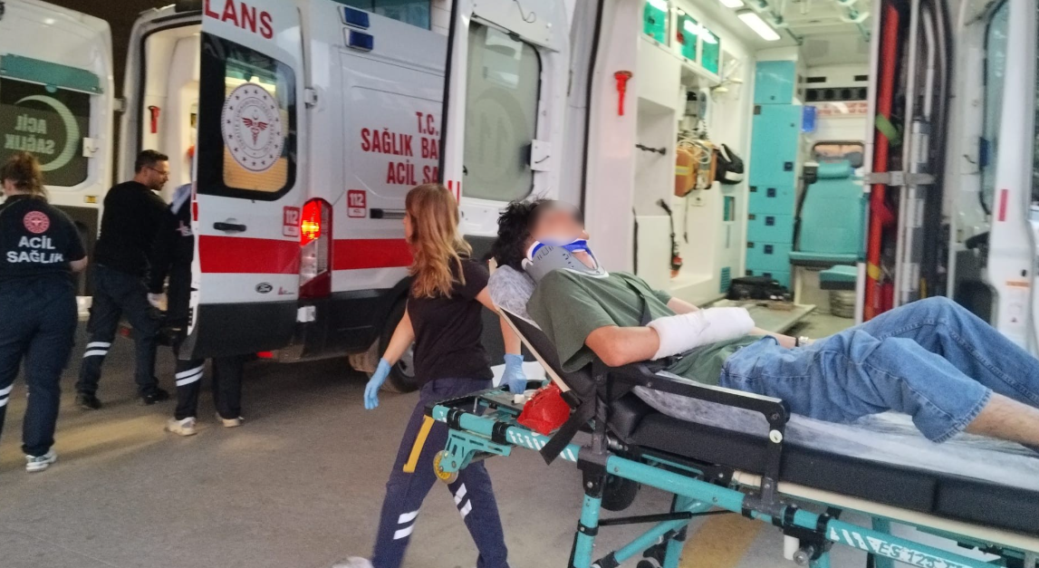 İnegöl'de Otomobil Ile Motosiklet Çarpıştı 2 Yaralı (2)