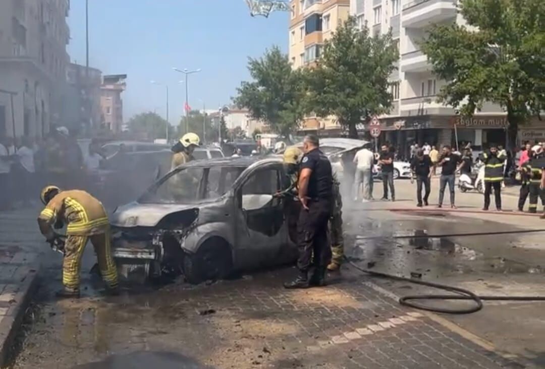 İnegöl’de Park Halindeki Hafif Ticari Araç Alev Topuna Döndü!-2
