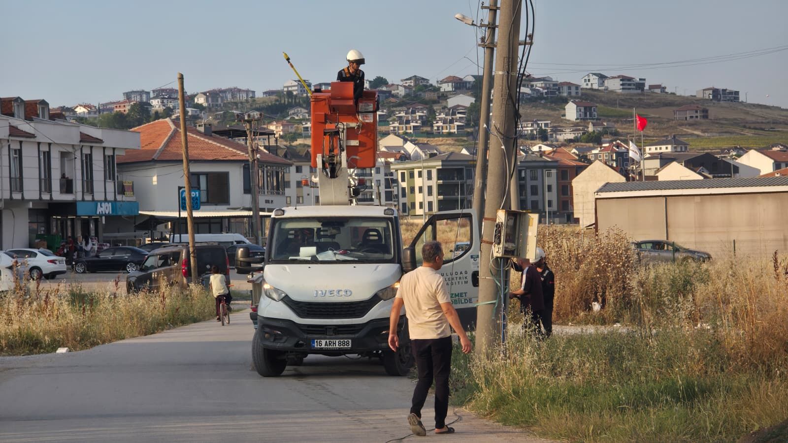 İnegöl'de Patlama Mahalleliyi Ayağa Kaldırdı (2)