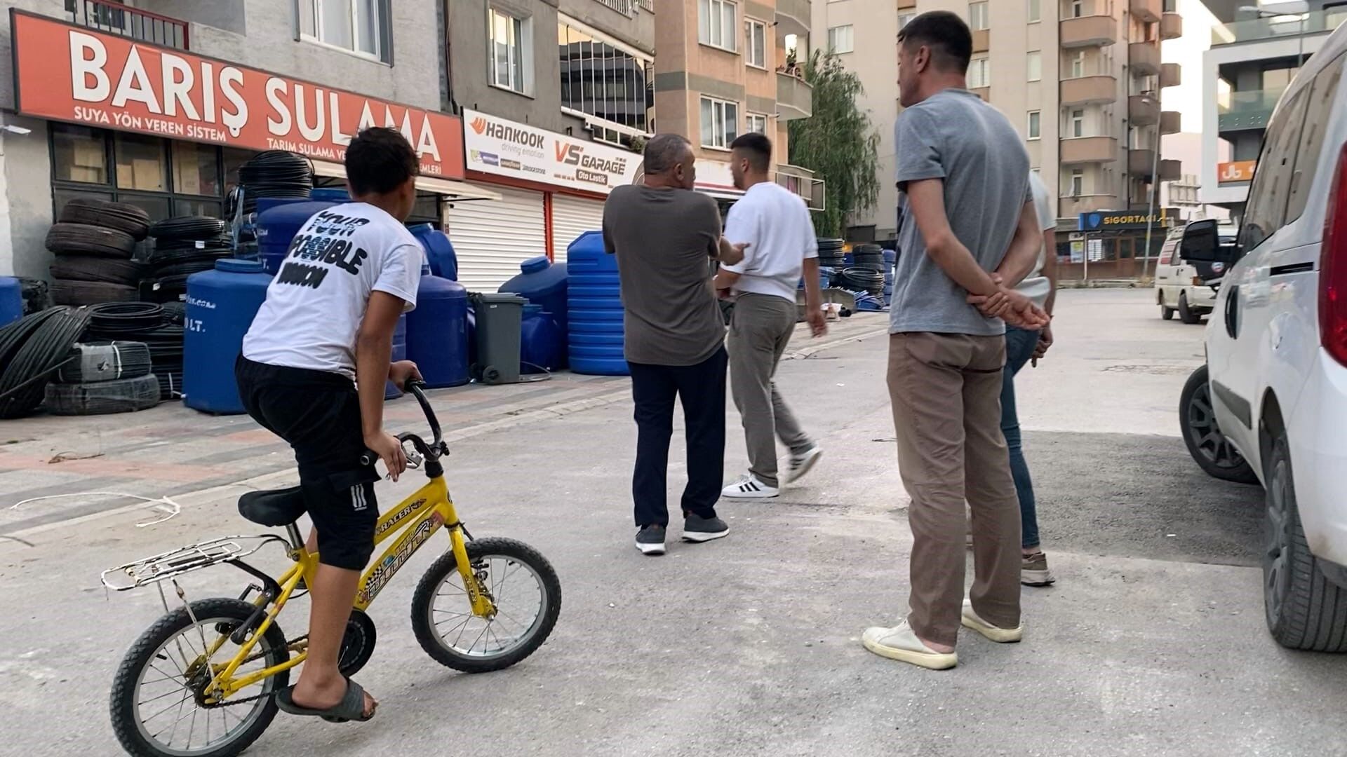 İnegöl’de Sokak Ortasında Silahlı Saldırı (3)