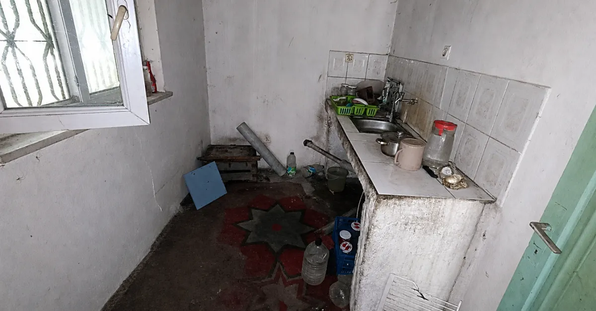İnegöl’de Yalnız Yaşayan 68 Yaşındaki Kadının Evi Yenilendi (4)