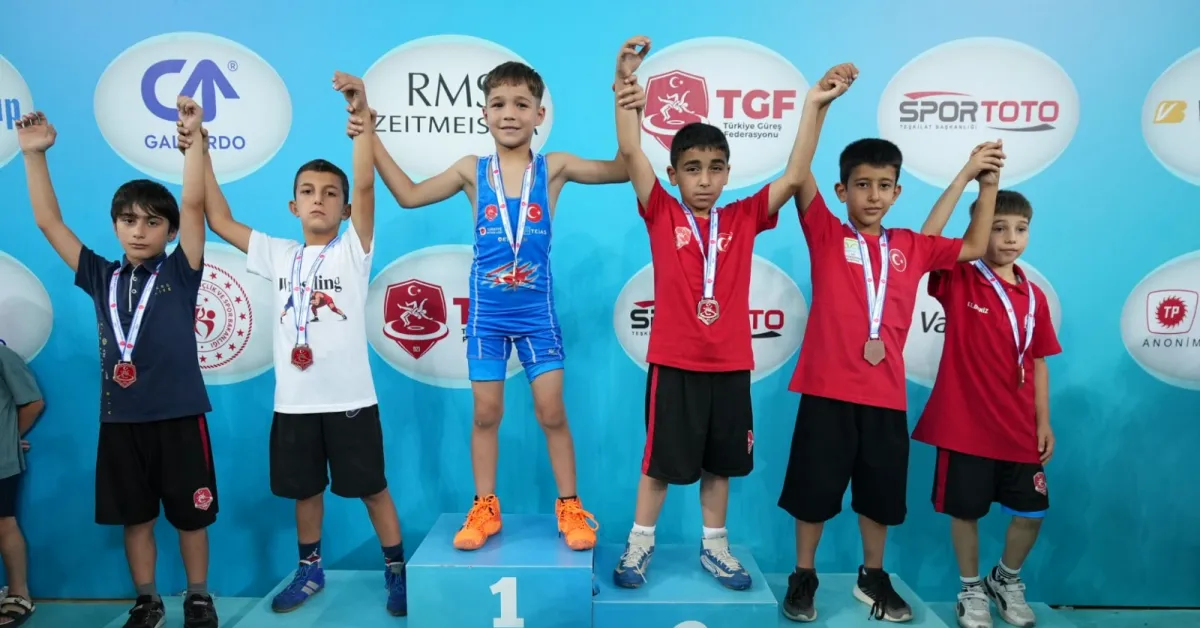 İnegöllü Minik Güreşçiler Türkiye Şampiyonası’ndan 5 Dereceyle Döndü (1)