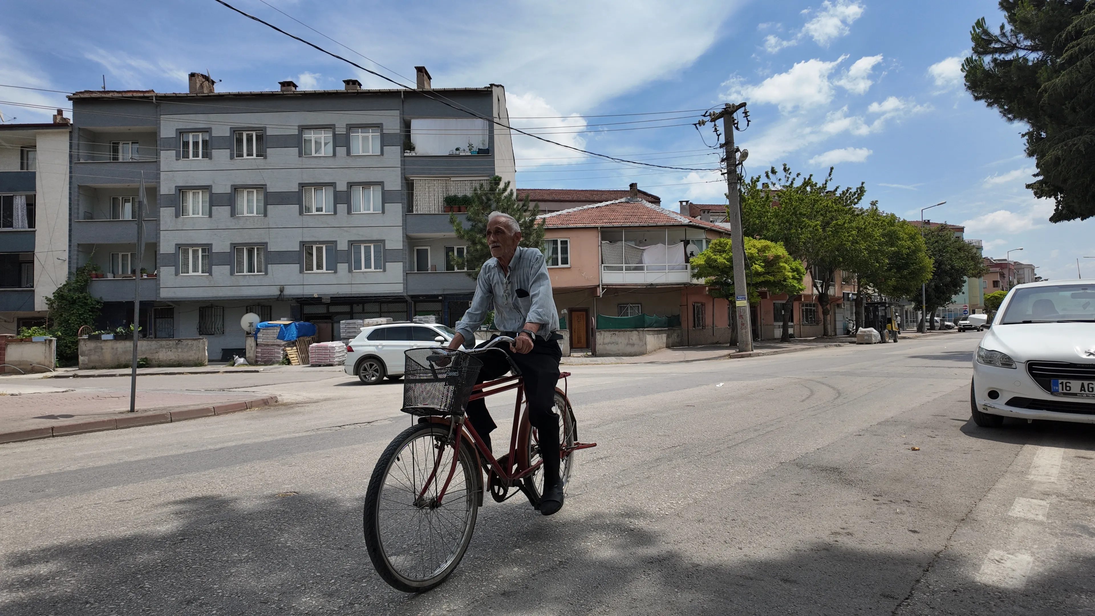 İnegöl’ün 39’Uncu Yılına Giren Muhtarı Sağlığını Bisiklete Bağlıyor (5)