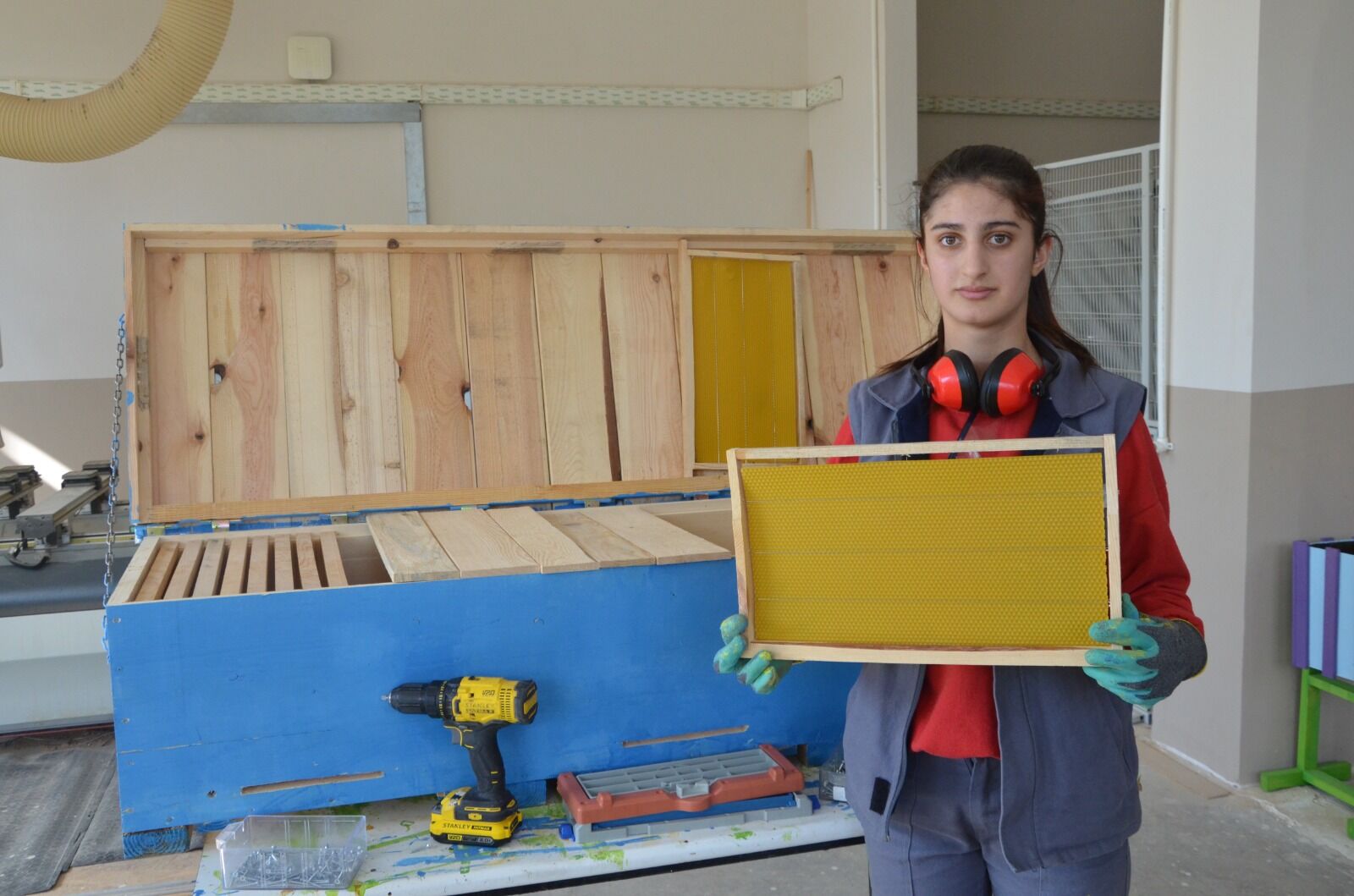 Mobilya Lisesinde Doğal Ürünlerle Üretilen Kovanlarda Hedef 80 Kilo Bal Verimi (3)
