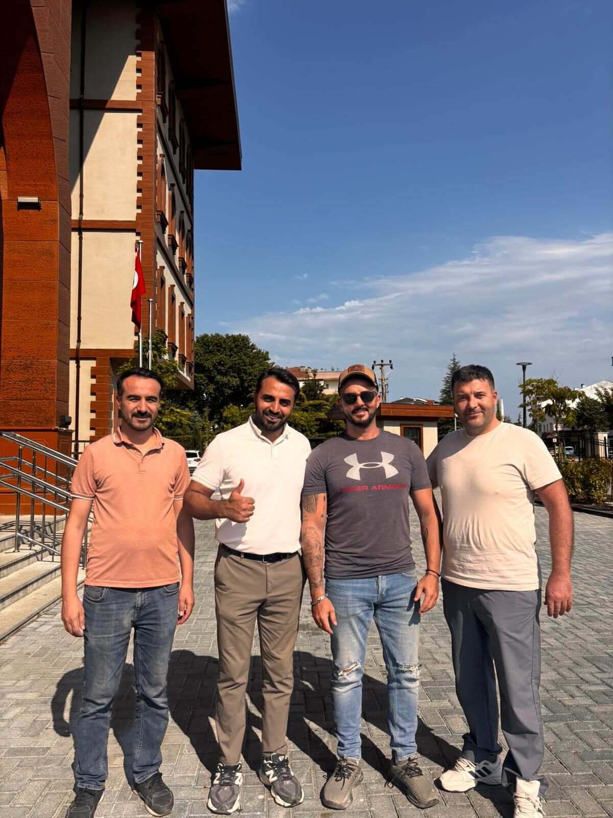 Ünlü Sanatçı Gökhan Özen İnegöl'den Ev Aldı (1)