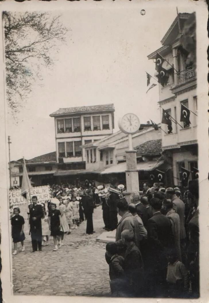 Ankara Caddesi̇ İnegöl Merkez Eski̇ Foto Mazi̇den Bi̇r Kare Gençgazete (4)